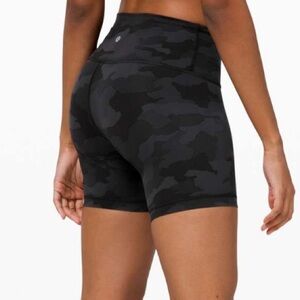 Lululemon Wunder Train High-Rise Short 6"
Heritage 365 Camo Deep Coal Size 0